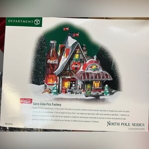 Coca-Cola x Department 56 Snow Village “Coca Cola Fizz Factory” NWT!